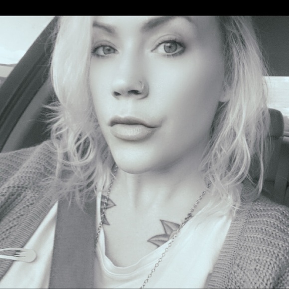 Meet your Posher, Michelle - Picture 2 of 5